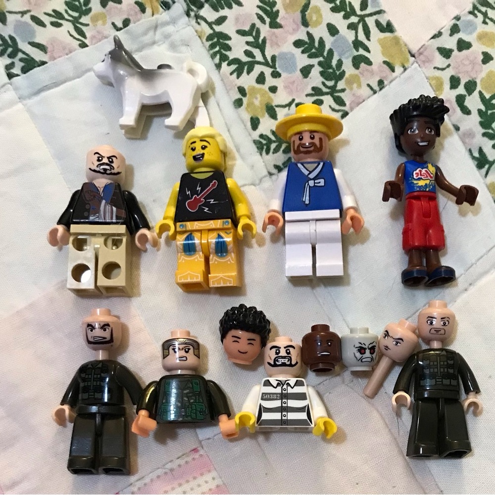 Lego & Friends x6 Figurines + Huskie Dog + Pieces
